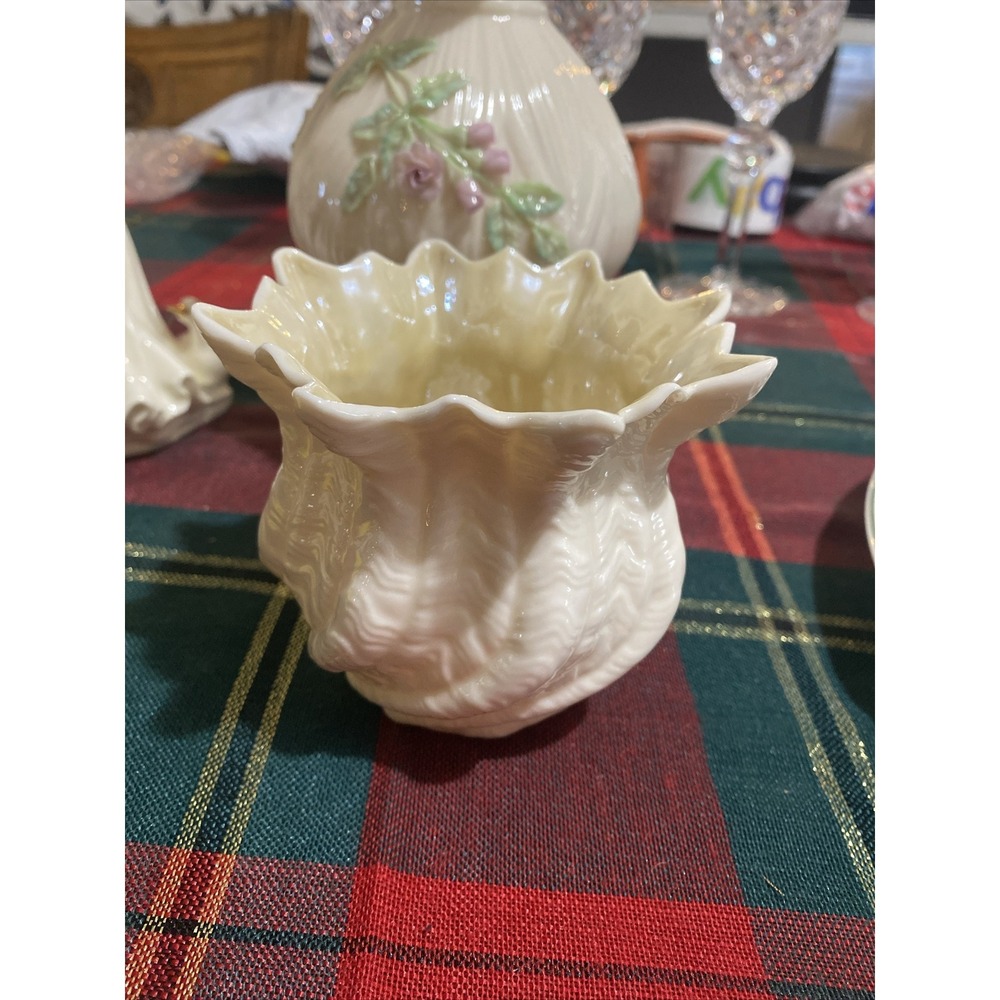 Belleek Ivory Yellow Lustre Finish Swirled Shell Pouch Vase Pot Bowl (5th Mark)